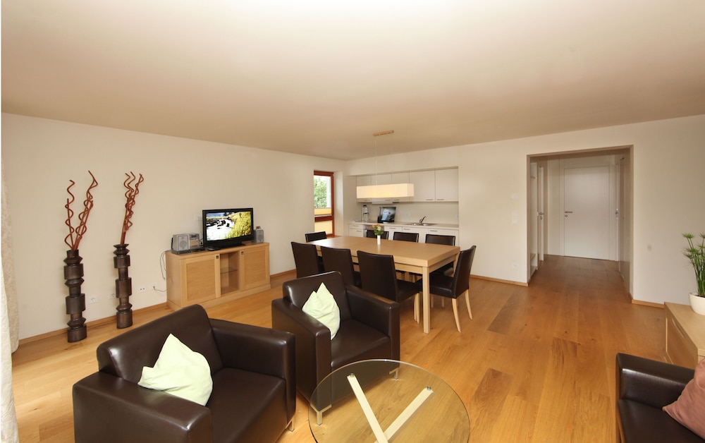 Classic Apartment, 2 Bedrooms, Mountain View, Garden Area photo 1