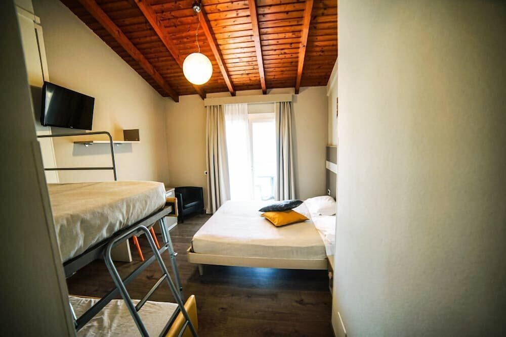 Family Quadruple Room, Lake View