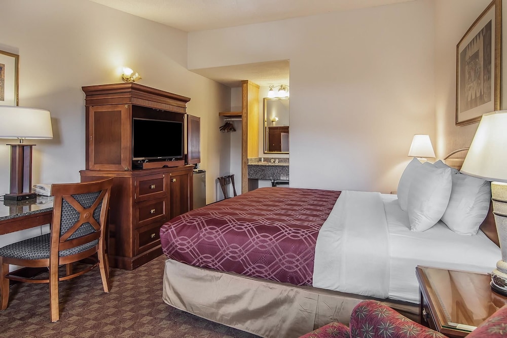 Standard Room, 2 Queen Beds - Photo 3