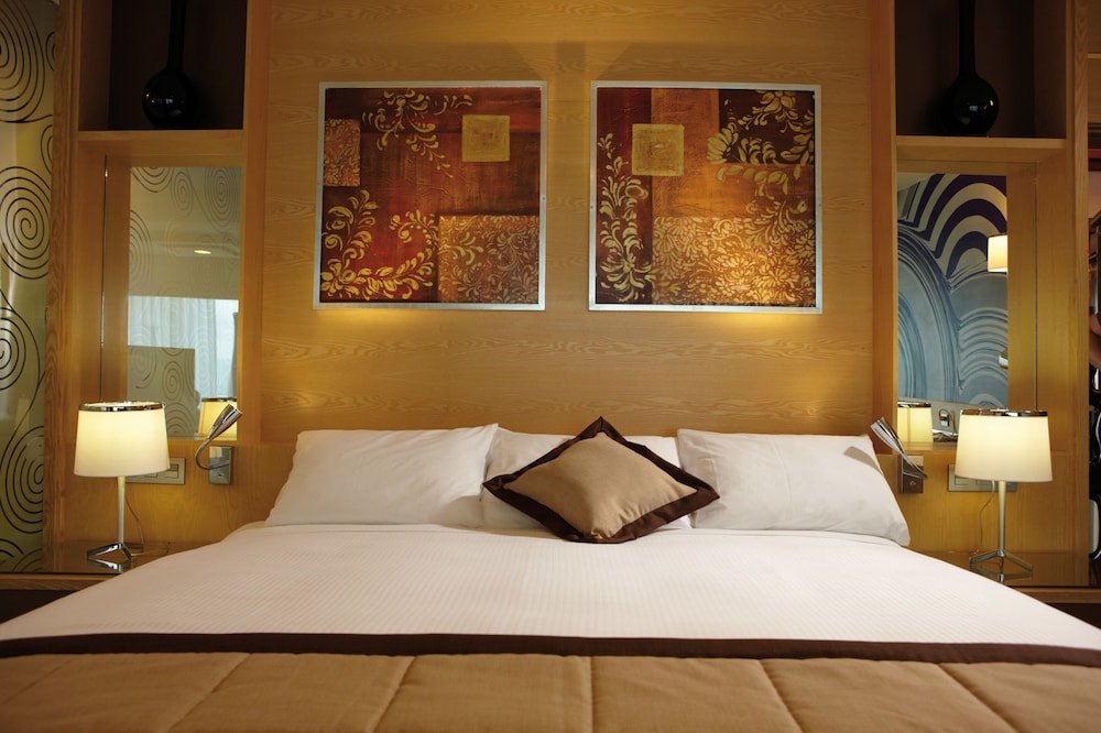 Senior Suite, 1 King Bed (MX Crown Level Access) photo 3