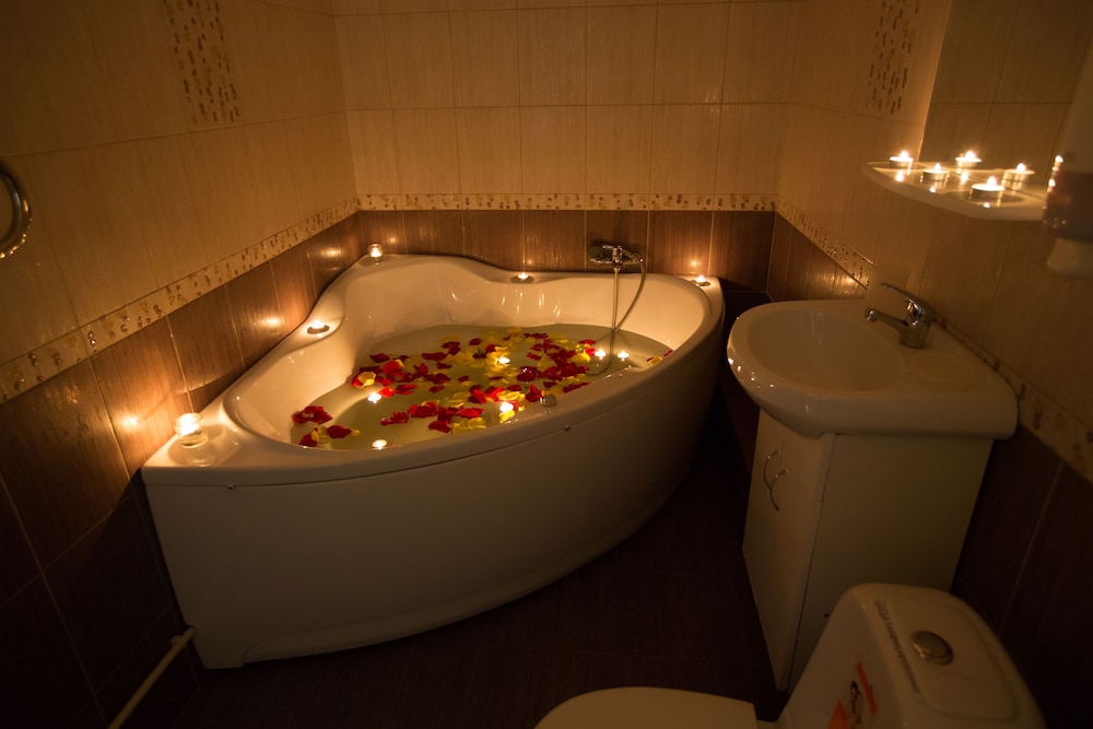 Junior Suite, Jetted Tub photo 2