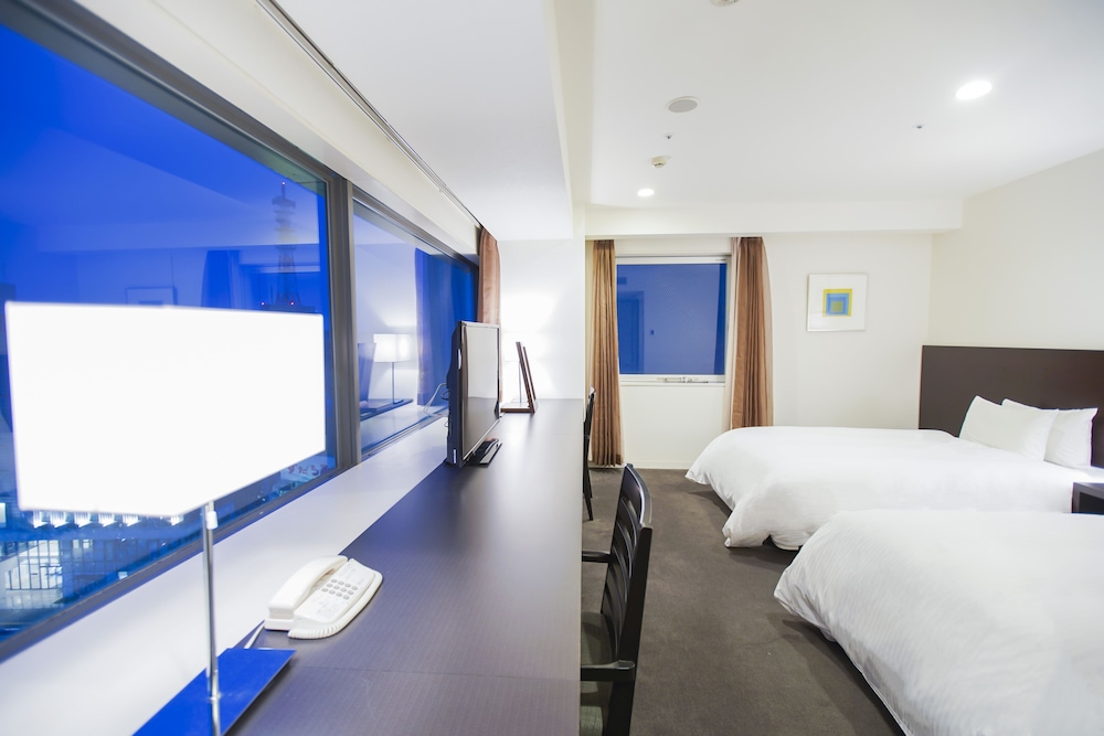 [West Building] Corner Twin Room, Non Smoking (30sqm)