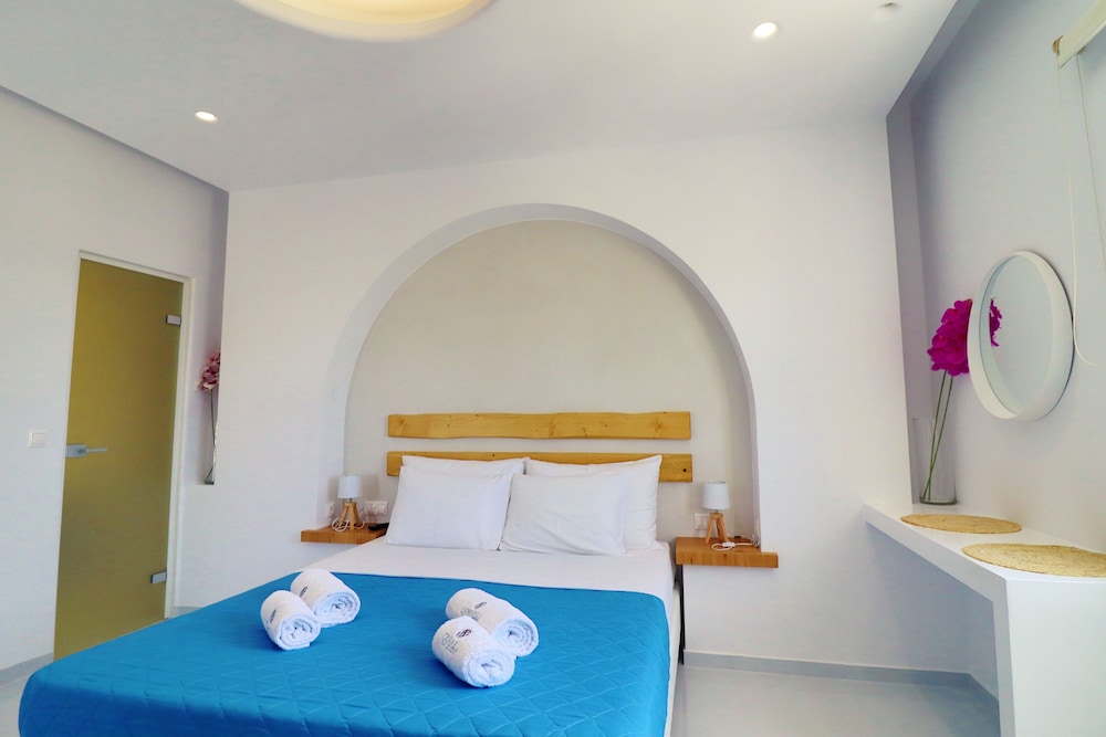 Junior Studio Suite, 1 Queen Bed, Beach View photo 3