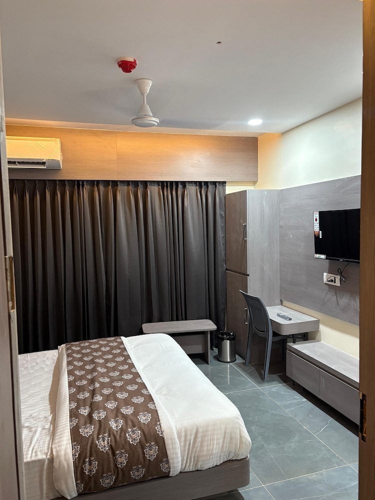 Deluxe Room, City View photo 2