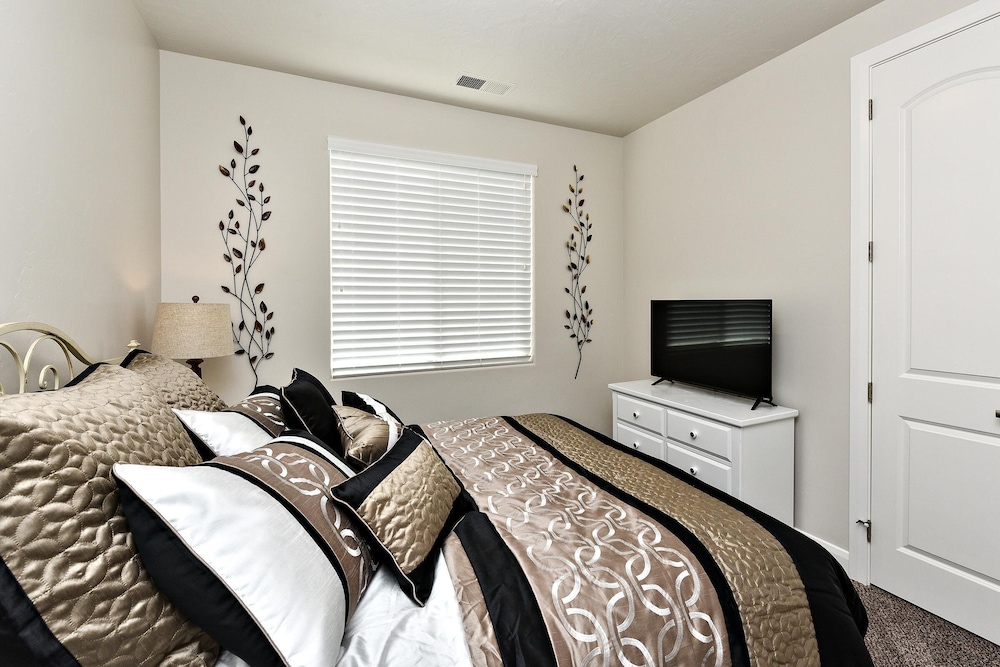 House, Multiple Beds, Pool View (Stay On Course) photo 1