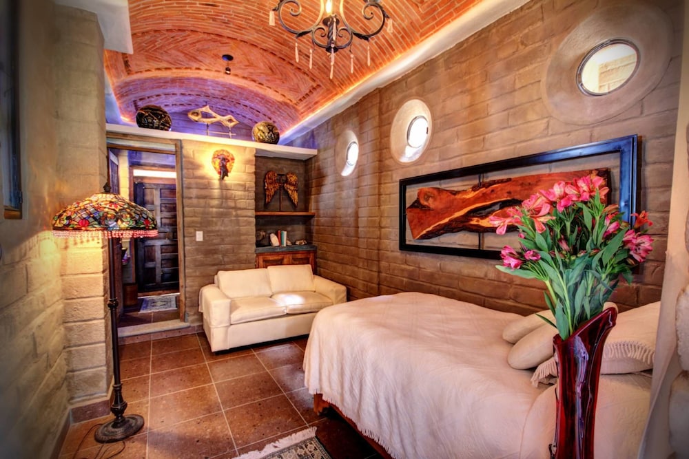 Standard Room, 1 Queen Bed