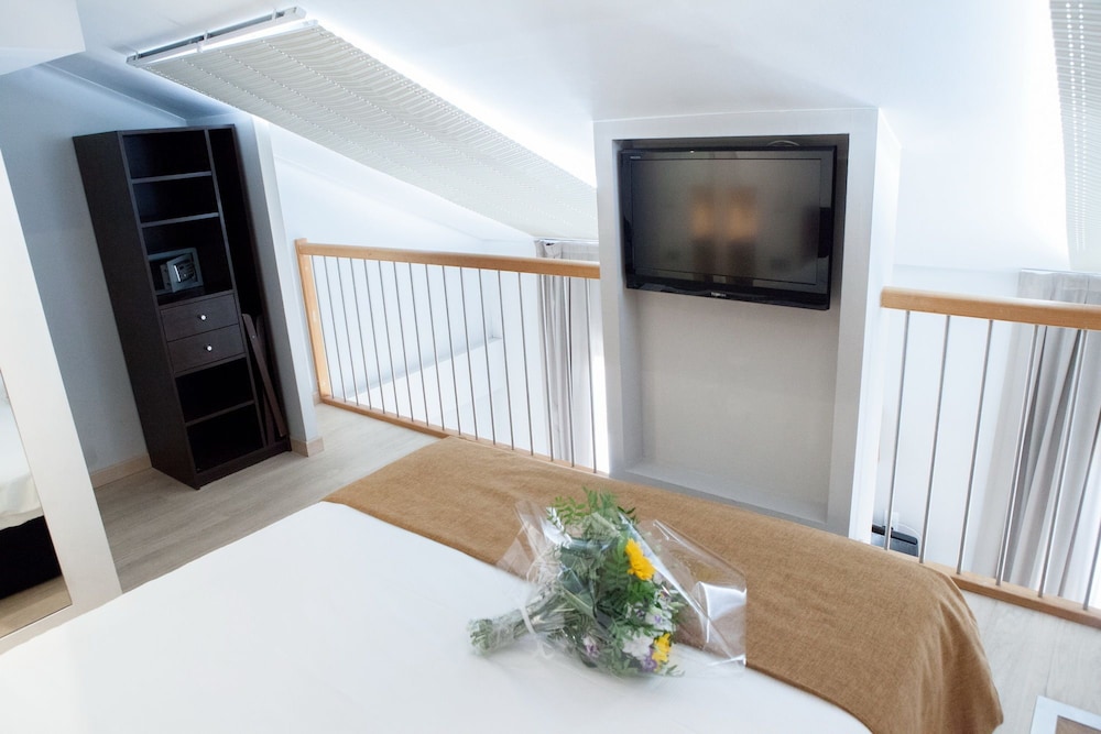 Duplex - Photo 2
