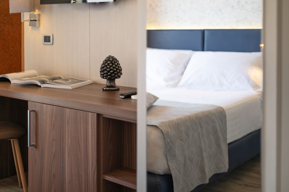 Deluxe Double or Twin Room, Balcony, Sea View - Photo 8