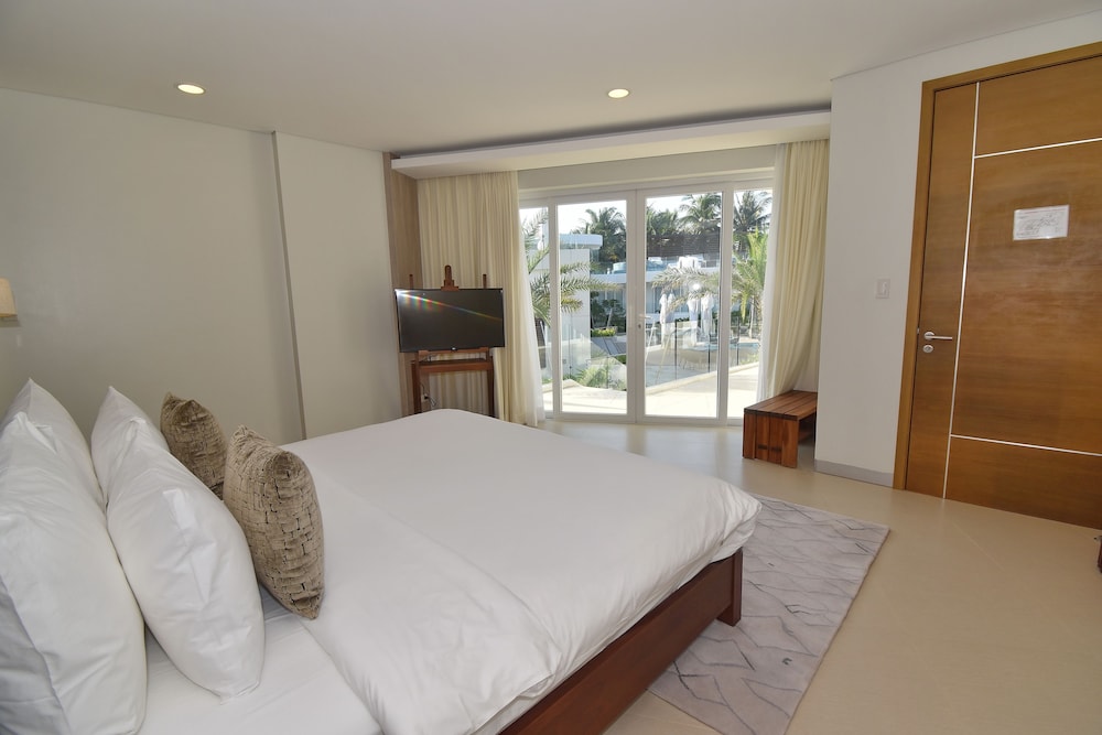 Premier Suite (Two Bedroom Pool View) - Photo 8
