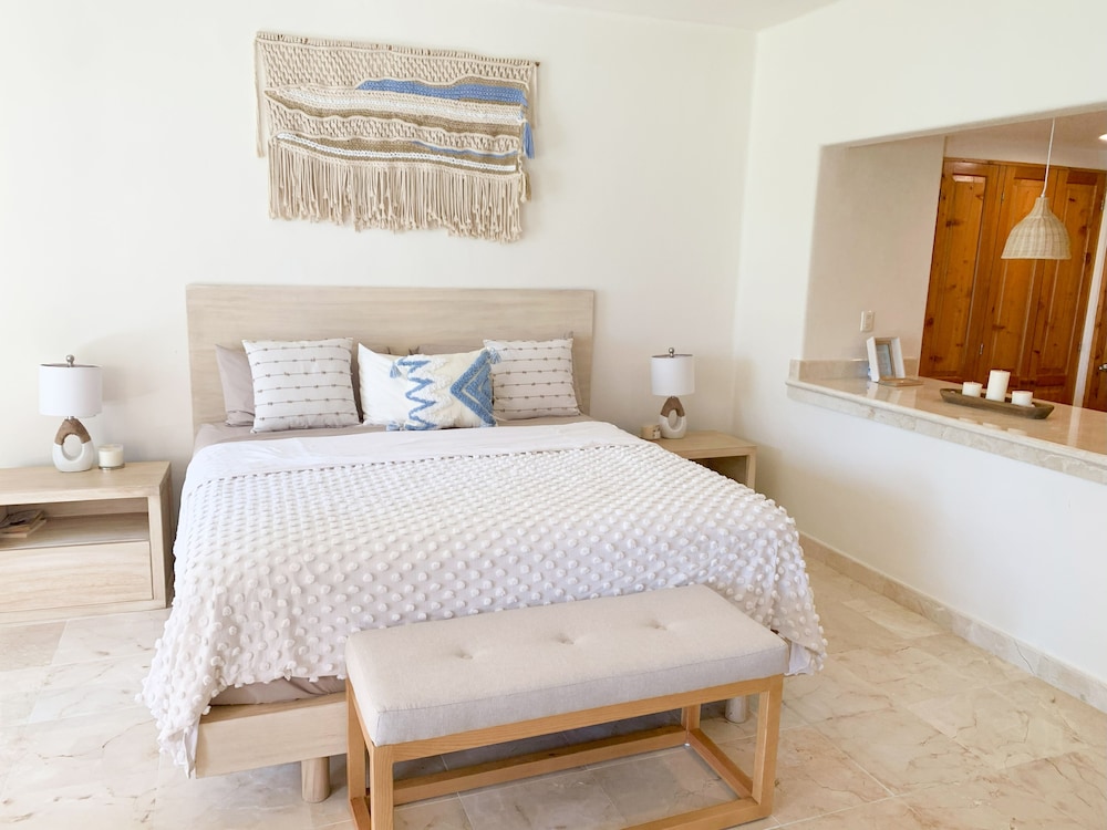 Luxury Condo, Beach View, Beachfront photo 3
