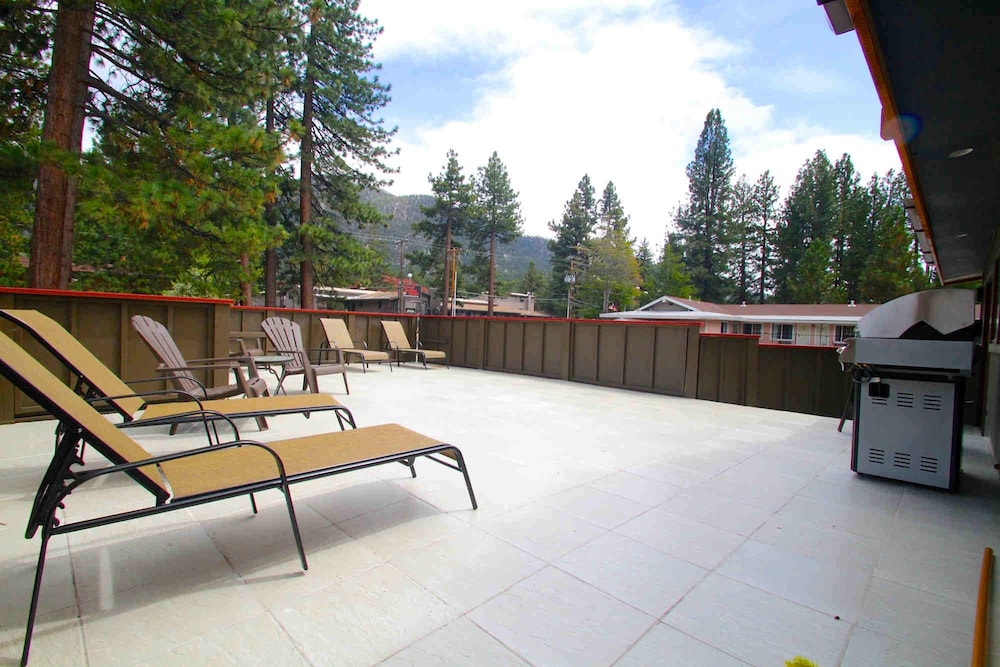 Premium Penthouse, 2 Bedrooms, Fireplace, Jetted Tub