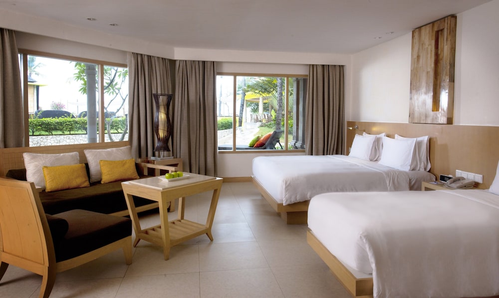 Suite, Multiple Beds, Garden View