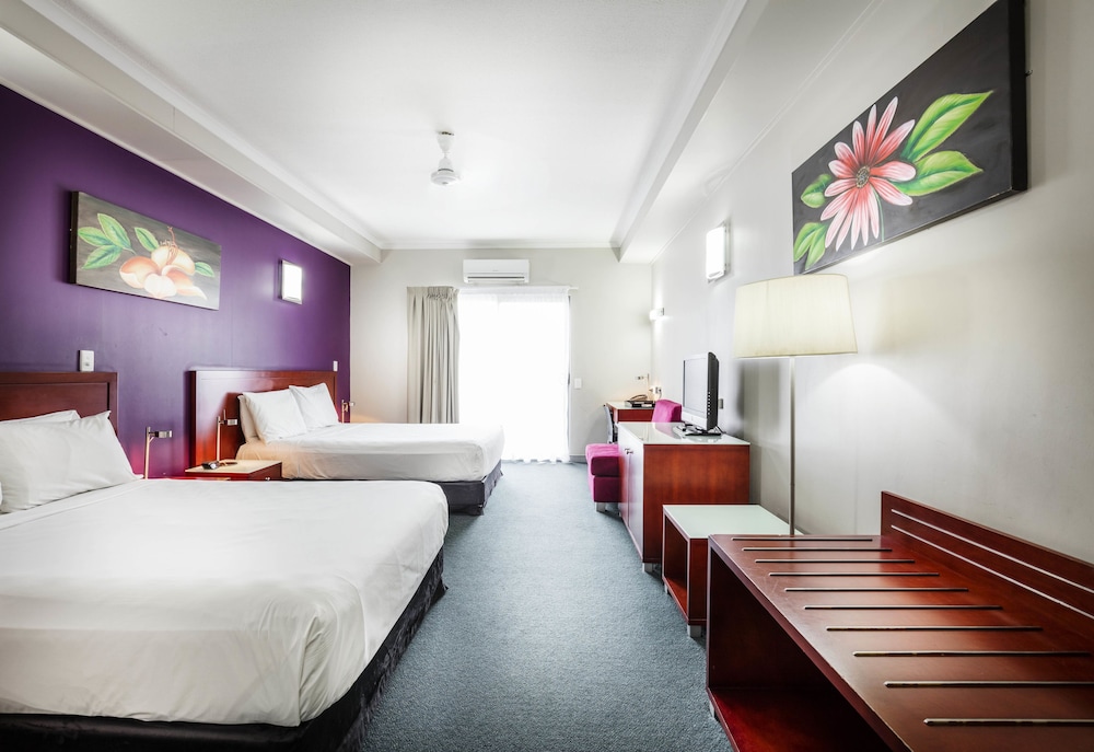 Twin Room, 2 Queen Beds, Pool View - Photo 6