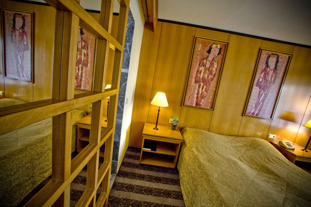 Deluxe Room - Photo 3