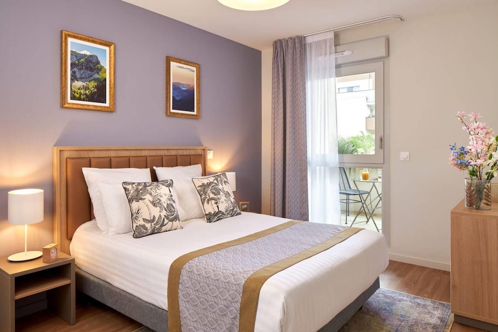 Room, 1 Queen Bed, Non Smoking (Upgrade) photo 2