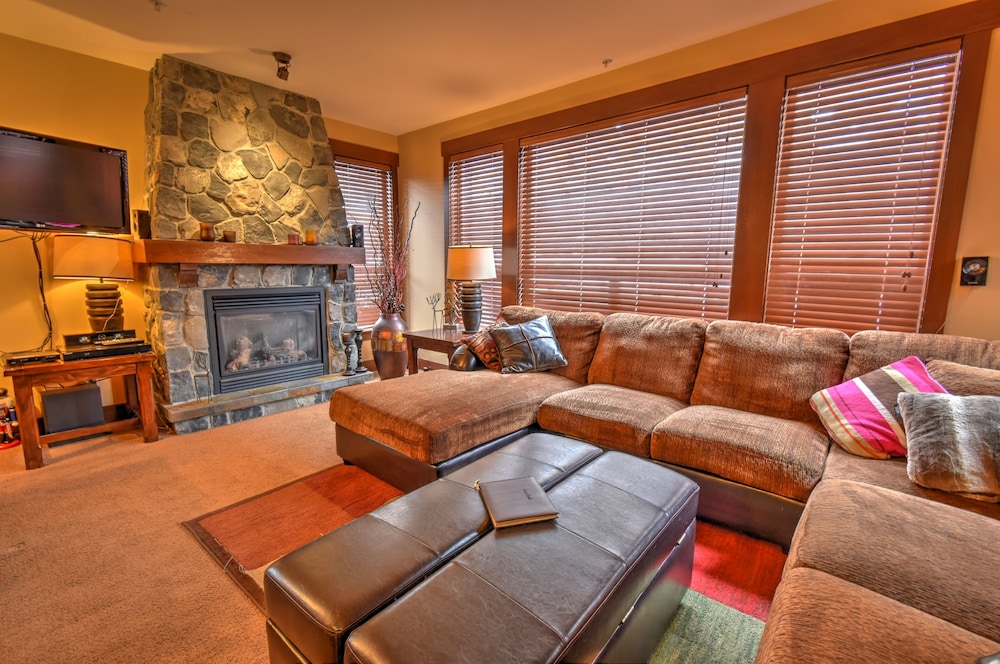 Apartment, 3 Bedrooms (3 Bedroom Executive W/Hot Tub) photo 1