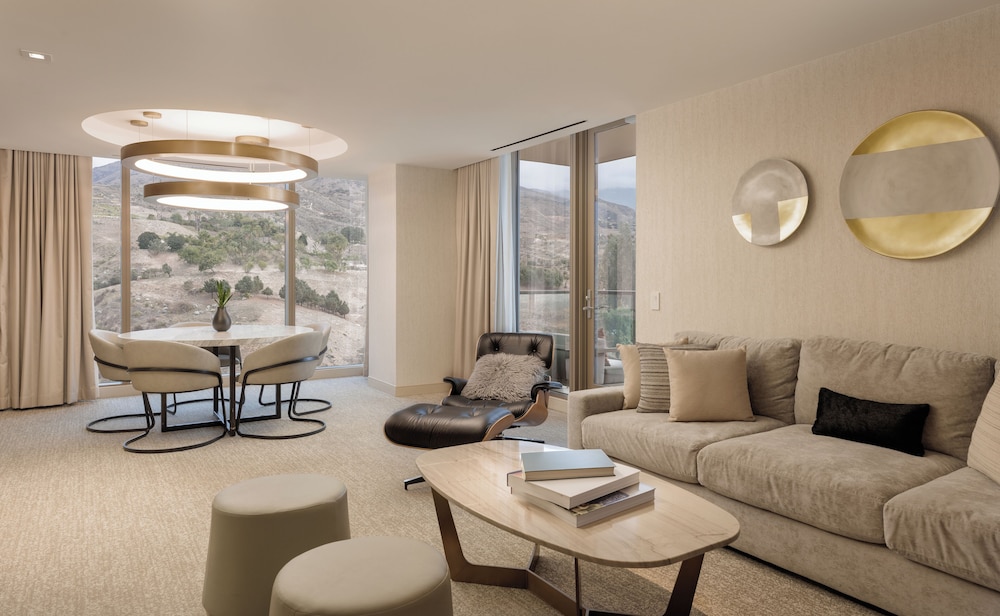 Two-Bedroom Suite with a Balcony photo 1