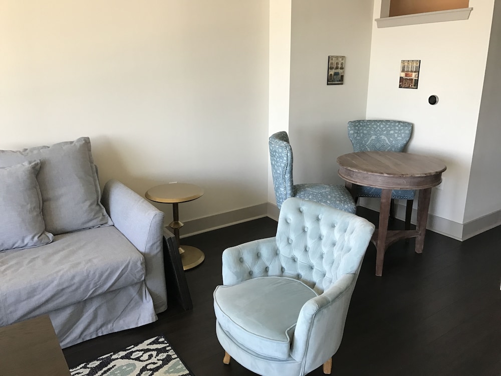 Luxury Apartment, 1 Queen Bed, City View, Executive Level photo 3
