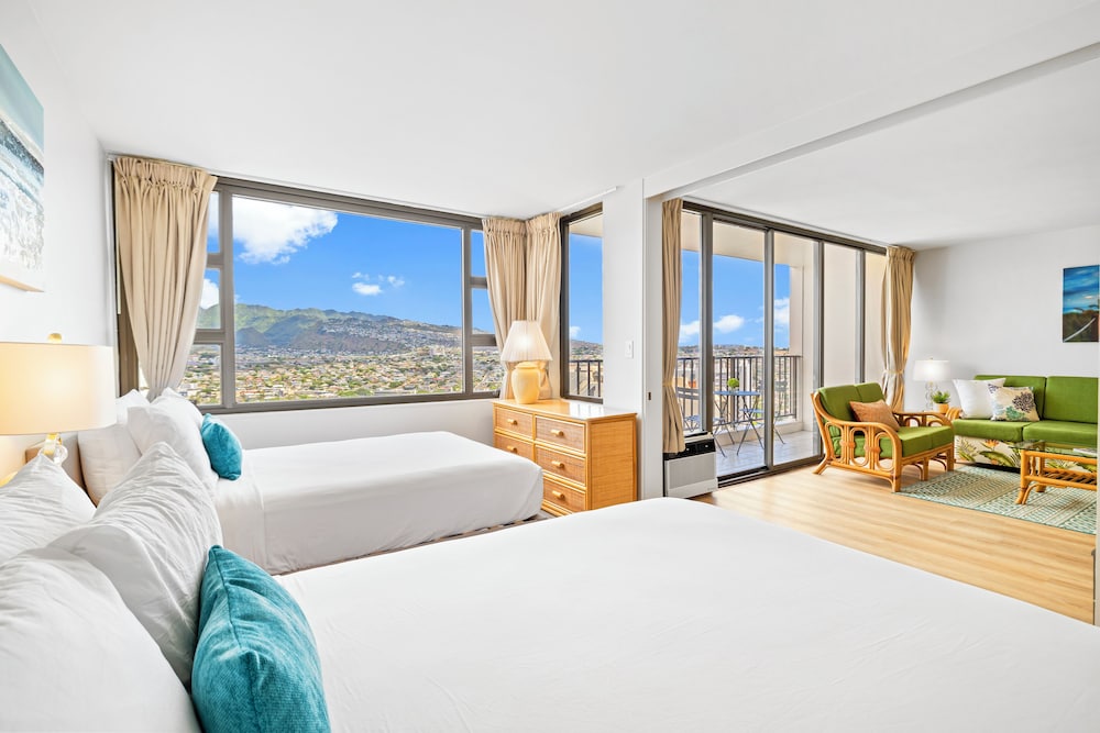 High Floor Mountain View Condo with 2 Beds and Parking: Condo, 1 Bedroom, Mountain View (0148) photo