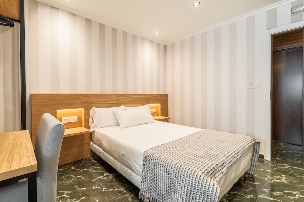 Standard Double Room - Photo 3