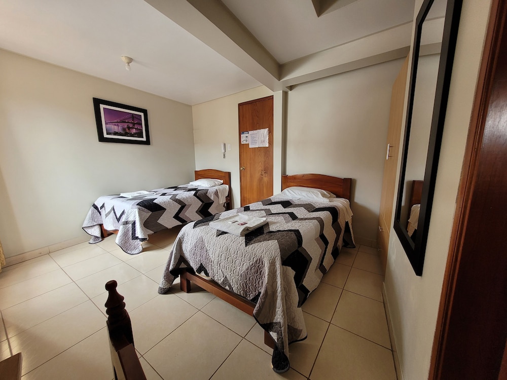 Basic Twin Room, Balcony, City View photo 2