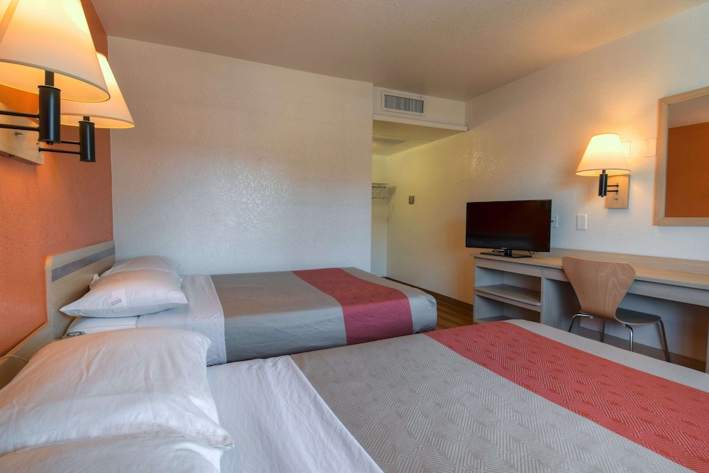 Standard Room, 2 Double Beds, Non Smoking photo 1