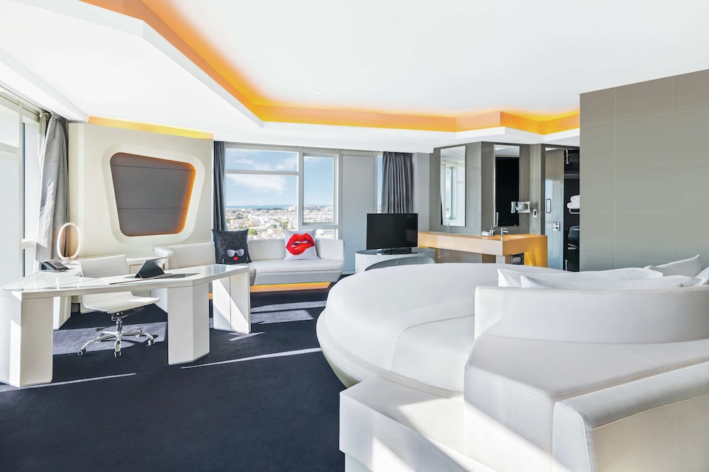Suite (Round Bed V Suite)