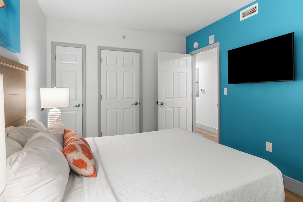 Oceanfront Deluxe Three Bedroom Condo
