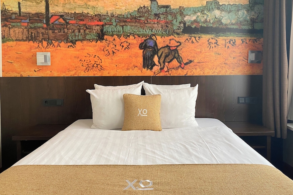 Standard Room, 1 Queen Bed photo 2