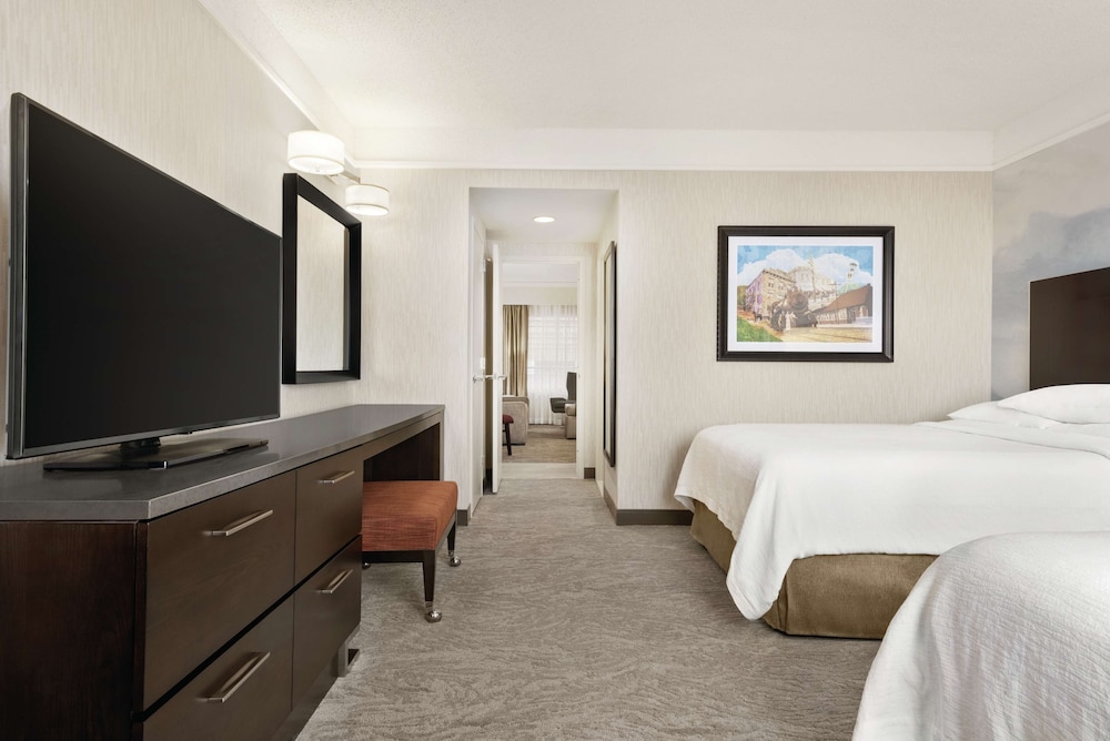 Premium Suite, 2 Double Beds, Accessible, Non Smoking - Photo 3