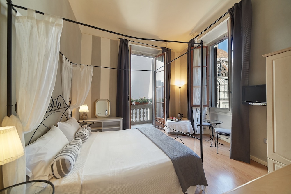 Deluxe Double Room, Non Smoking, Ensuite (Vista Duomo) photo 1
