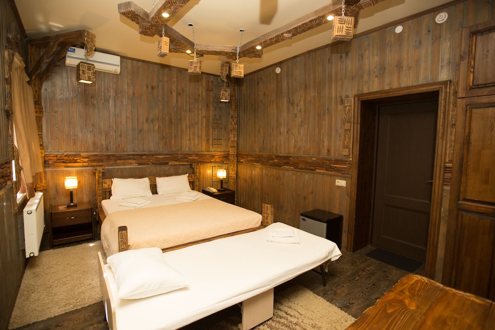 Deluxe Triple Room, 1 Queen Bed, Non Smoking photo 2