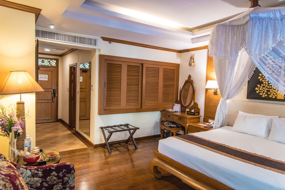Deluxe Room, 1 King Bed, Pool Access (Lanna) - Photo 20