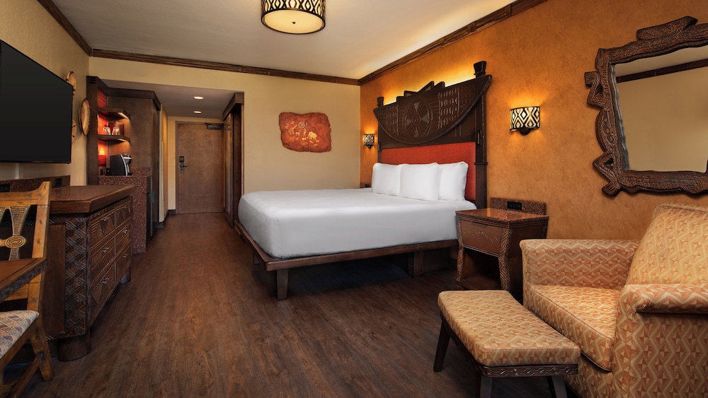 Resort View - King Bed. Wheelchair accessible with tub and option for hearing accessibility. 1 king photo 1