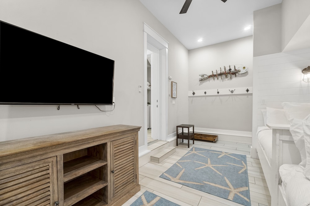 Townhome, 4 Bedrooms (Happy Daze)