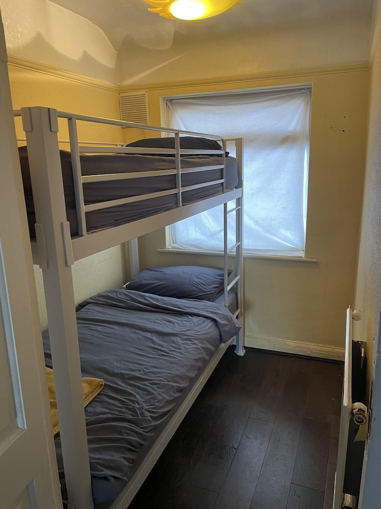 Apartment photo 2