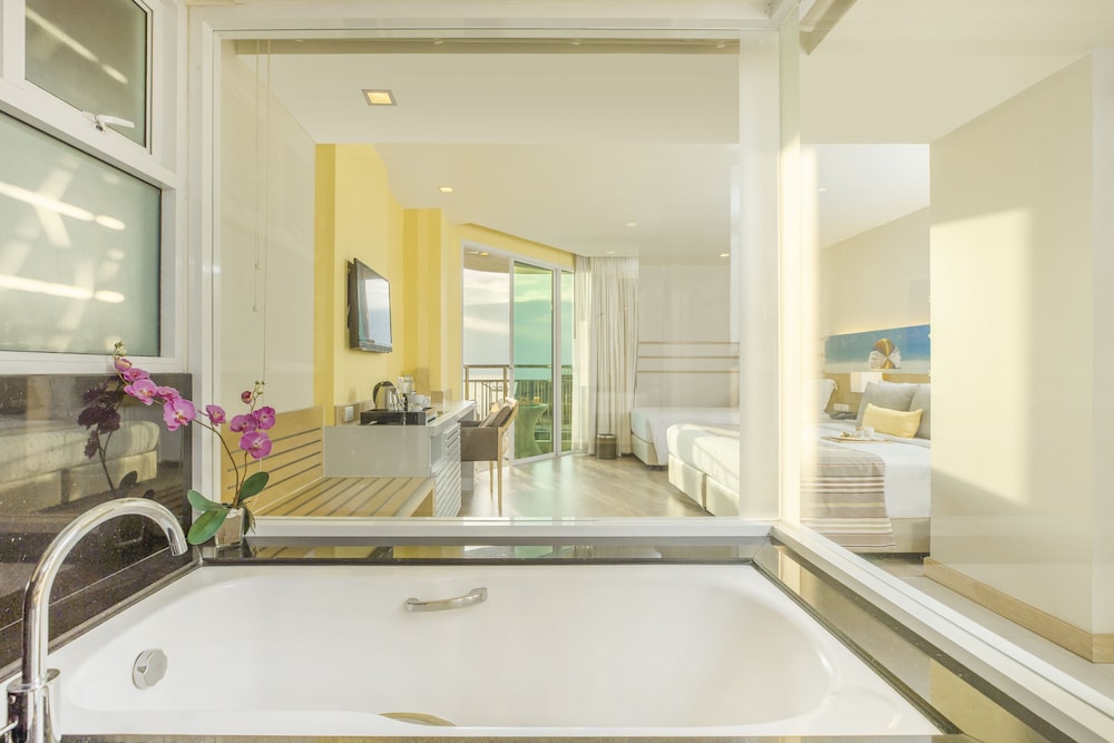 Family Triple Room, City View photo 1