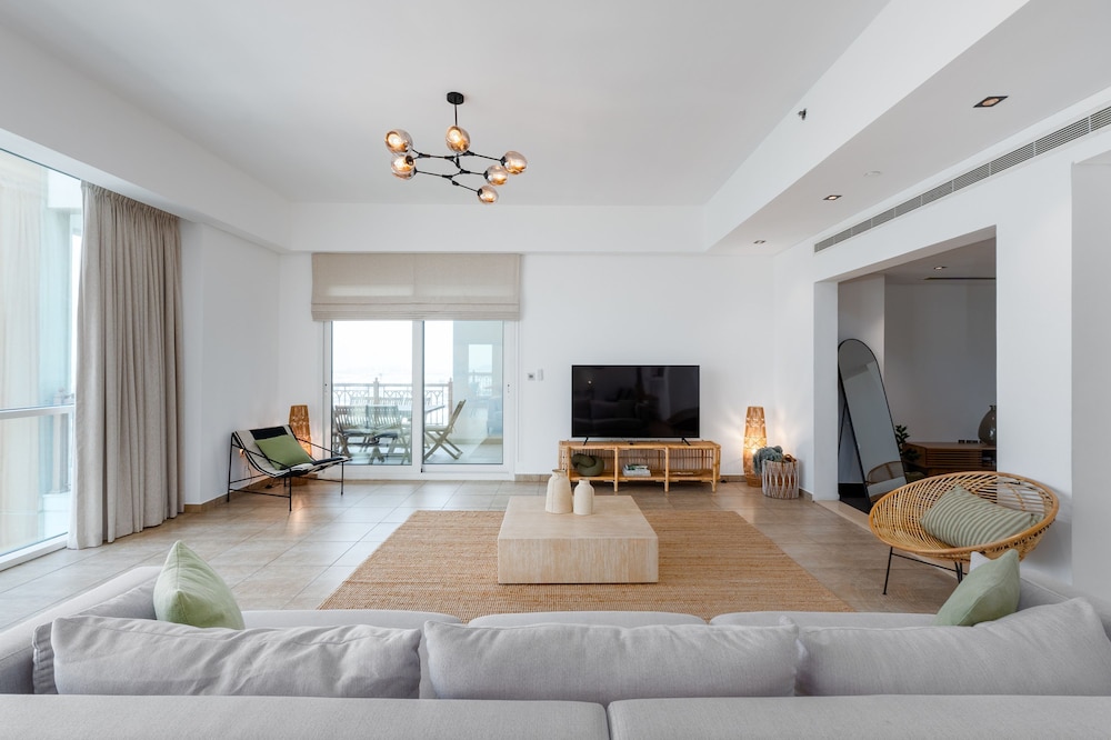 Apartment, Smoking