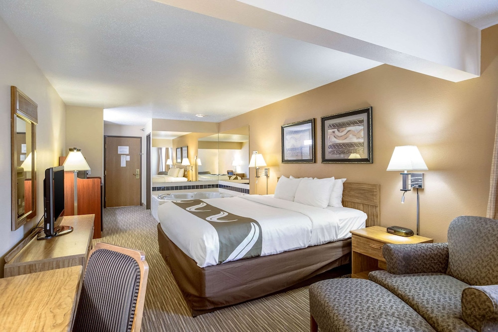 Suite, 1 King Bed, Non Smoking - Photo 5