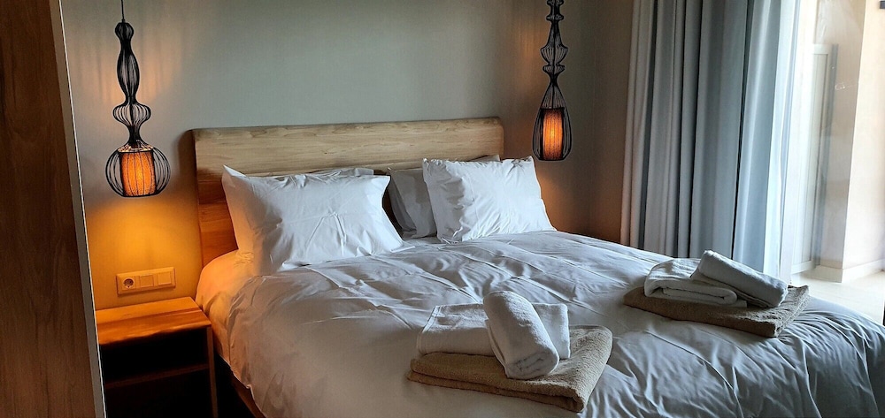 Grand Apartment, 3 Bedrooms, 2 Bathrooms, Sea View