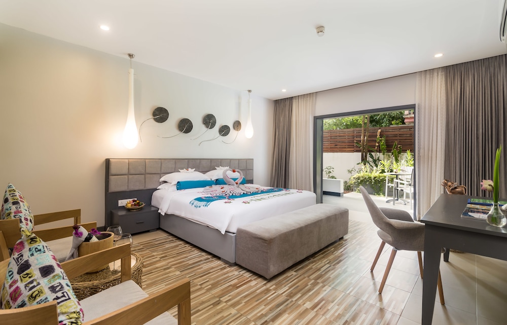 Premier Double Room, Bathtub, Garden View