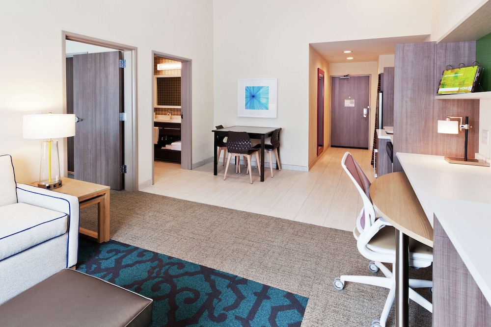 Studio, 2 Queen Beds, Accessible, Bathtub (Mobility & Hearing) photo 3