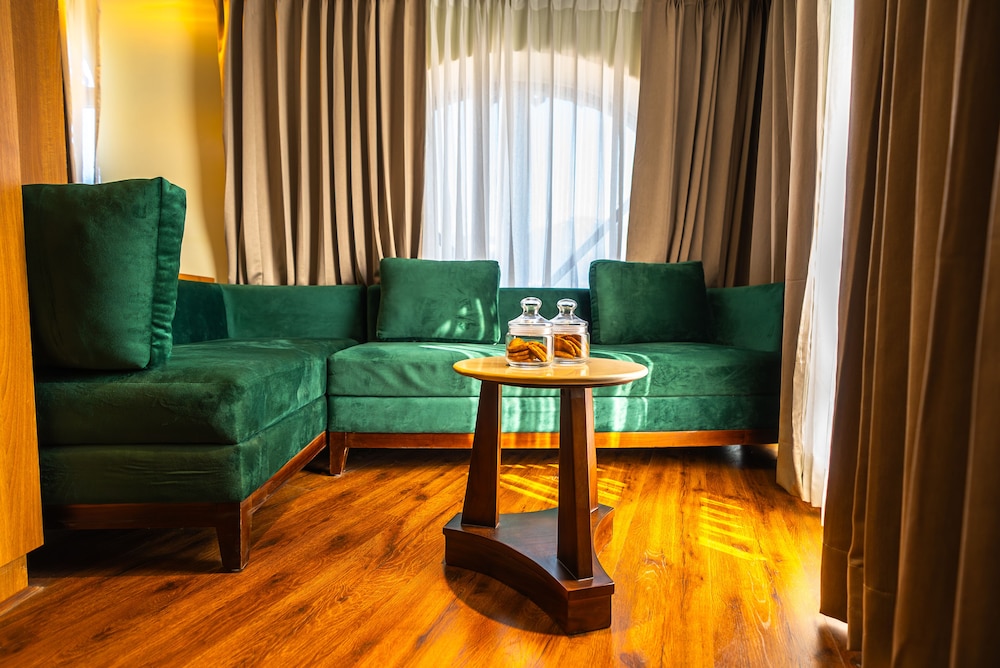 Suite - Photo 4