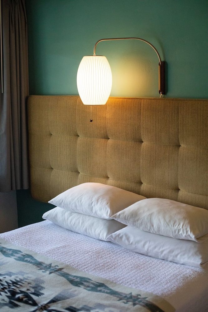 Design Room, 2 Queen Beds photo 1