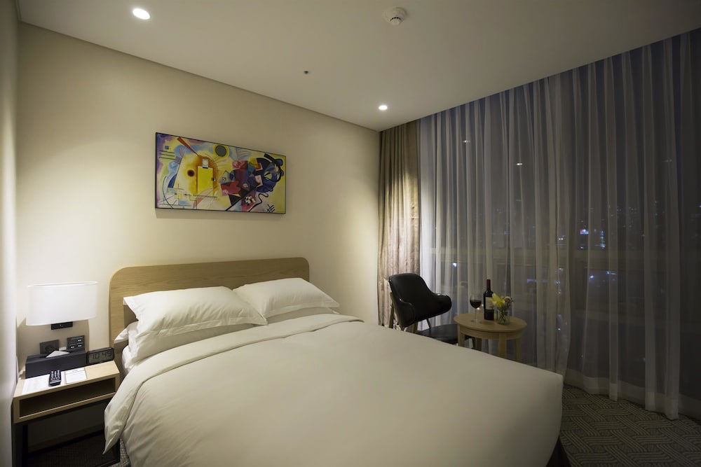 Standard Room, Multiple Beds, Partial Sea View