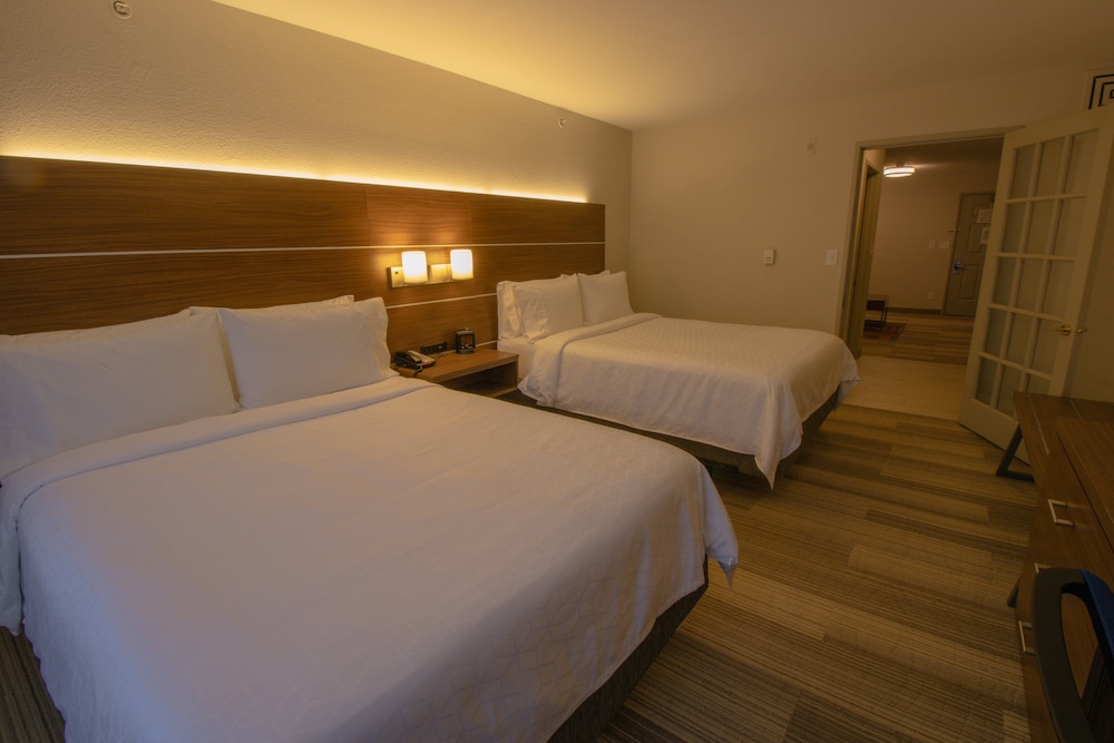Suite, 2 Queen Beds, Non Smoking - Photo 1