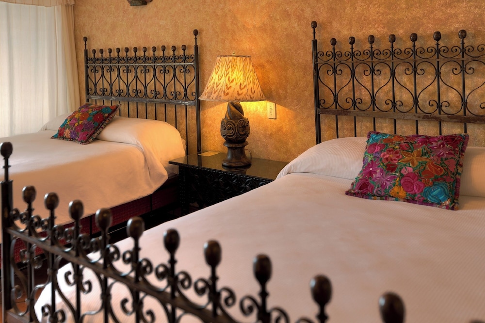 Comfort Room, 2 Double Beds, Lake View photo 3