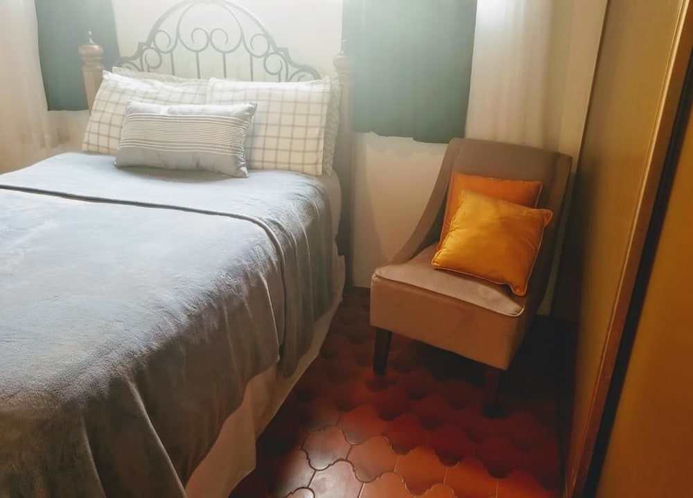 Deluxe Single Room, 1 Queen Bed, Non Smoking photo 1