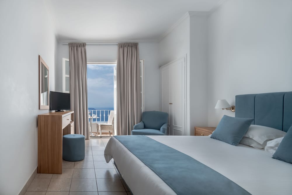 Superior Double Room, Balcony (Caldera & Volcano View)