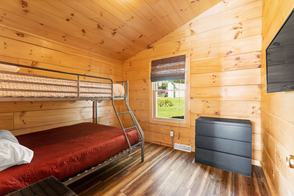 Premium Cabin, 2 Bedrooms, Kitchen, Lake View photo 1